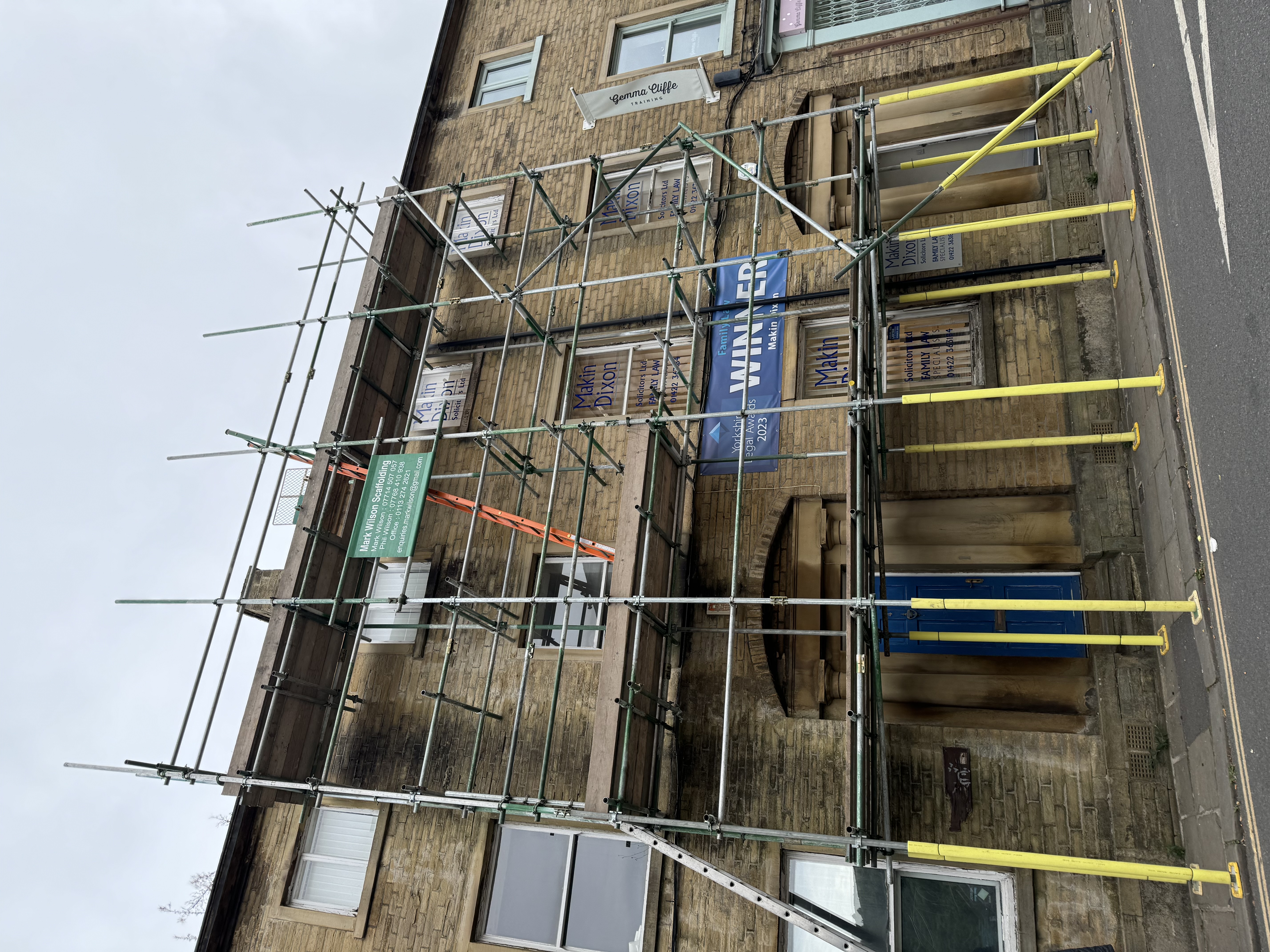 Scaffolding Leeds site in Yorkshire 02